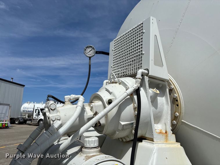 image for item FB3318 2014 Volvo VHD ready mix truck