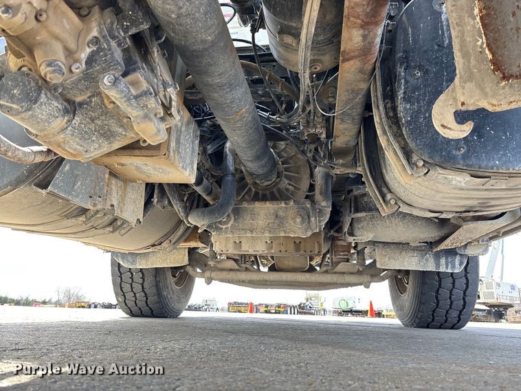 image for item FB3318 2014 Volvo VHD ready mix truck