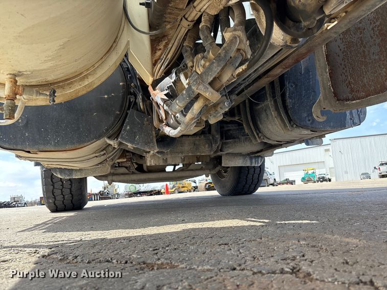 image for item FB3318 2014 Volvo VHD ready mix truck