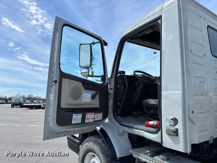 image for item FB3318 2014 Volvo VHD ready mix truck