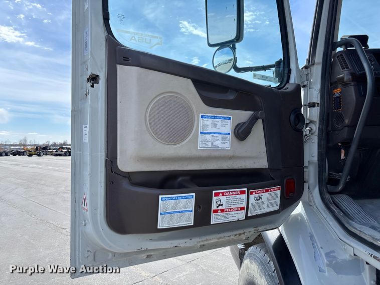 image for item FB3318 2014 Volvo VHD ready mix truck