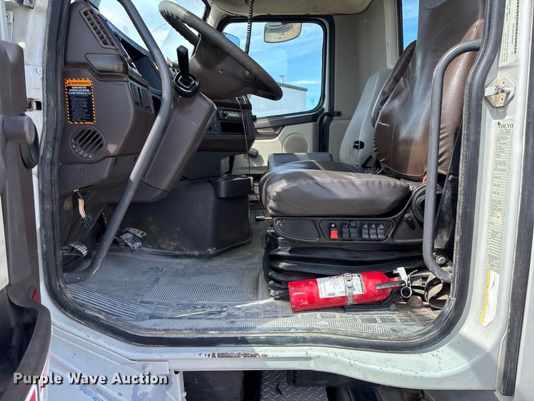 image for item FB3318 2014 Volvo VHD ready mix truck