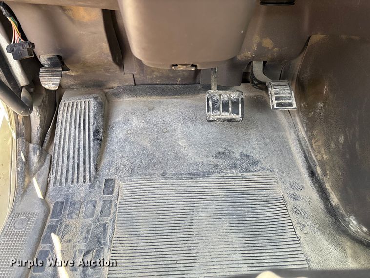 image for item FB3318 2014 Volvo VHD ready mix truck