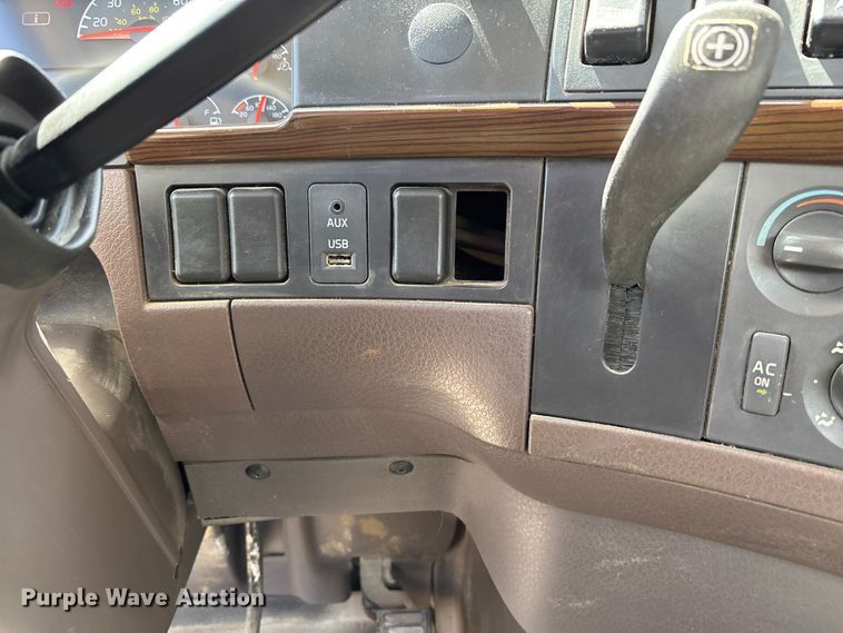 image for item FB3318 2014 Volvo VHD ready mix truck