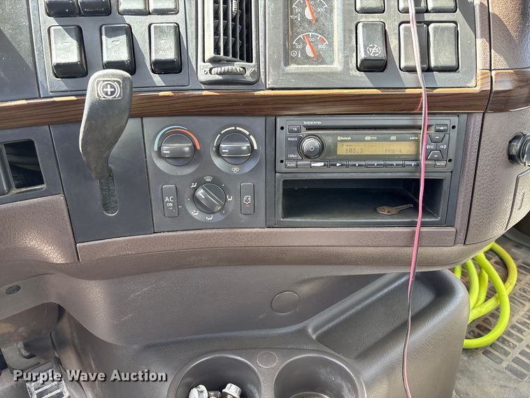 image for item FB3318 2014 Volvo VHD ready mix truck