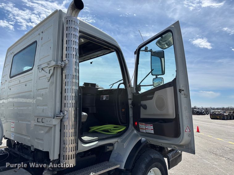 image for item FB3318 2014 Volvo VHD ready mix truck
