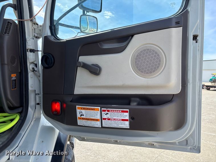 image for item FB3318 2014 Volvo VHD ready mix truck