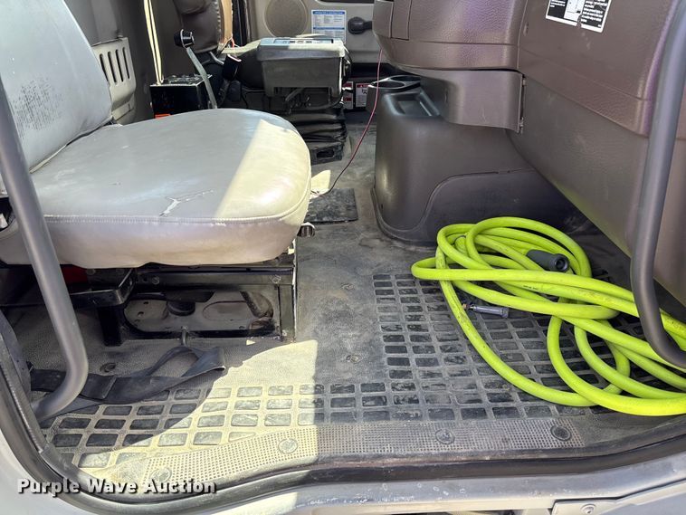 image for item FB3318 2014 Volvo VHD ready mix truck