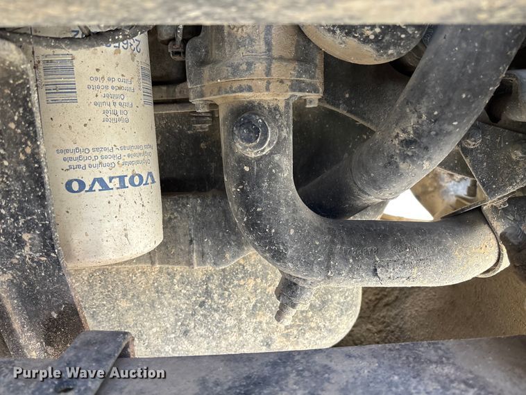image for item FB3318 2014 Volvo VHD ready mix truck