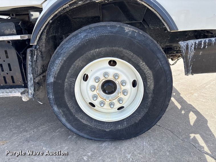 image for item FB3318 2014 Volvo VHD ready mix truck