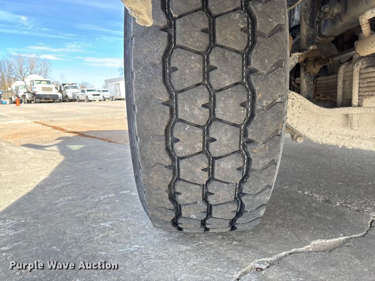 image for item FB3318 2014 Volvo VHD ready mix truck