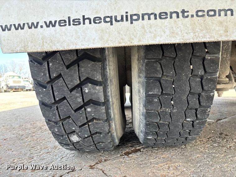 image for item FB3318 2014 Volvo VHD ready mix truck