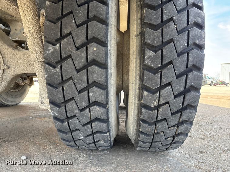 image for item FB3318 2014 Volvo VHD ready mix truck
