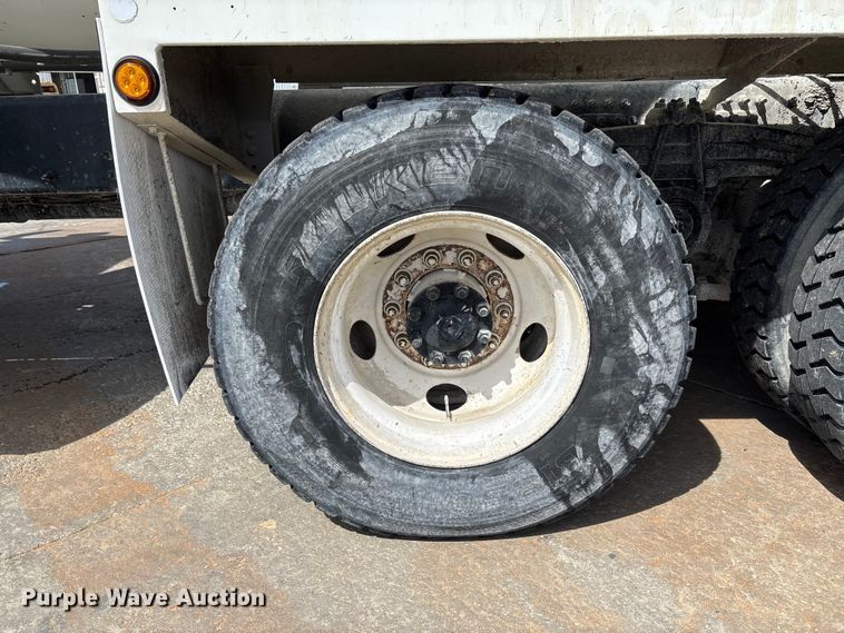 image for item FB3318 2014 Volvo VHD ready mix truck
