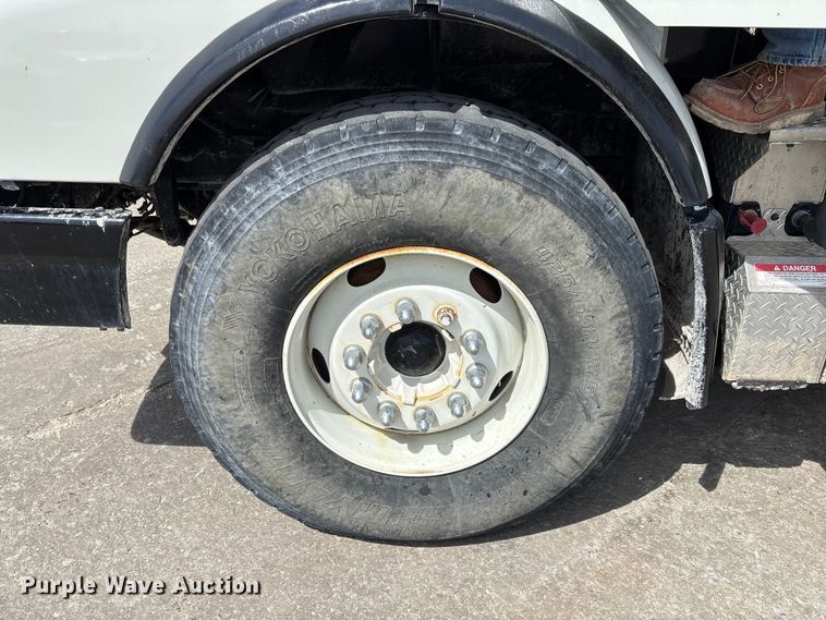 image for item FB3318 2014 Volvo VHD ready mix truck