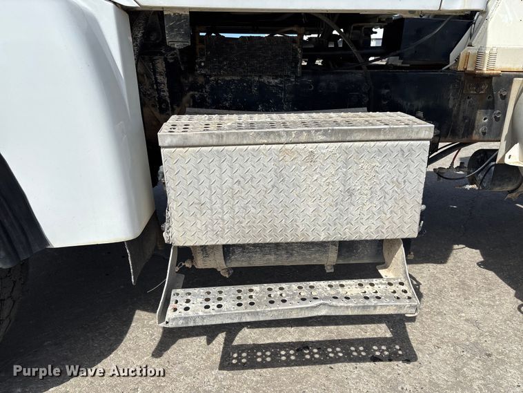 image for item FB3319 2007 Sterling L9500 ready mix truck