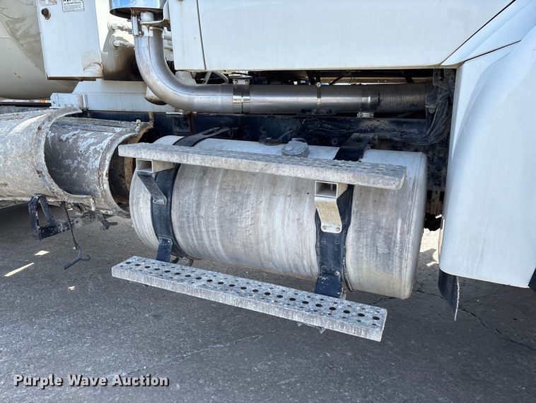 image for item FB3319 2007 Sterling L9500 ready mix truck