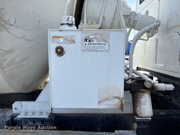 image for item FB3319 2007 Sterling L9500 ready mix truck