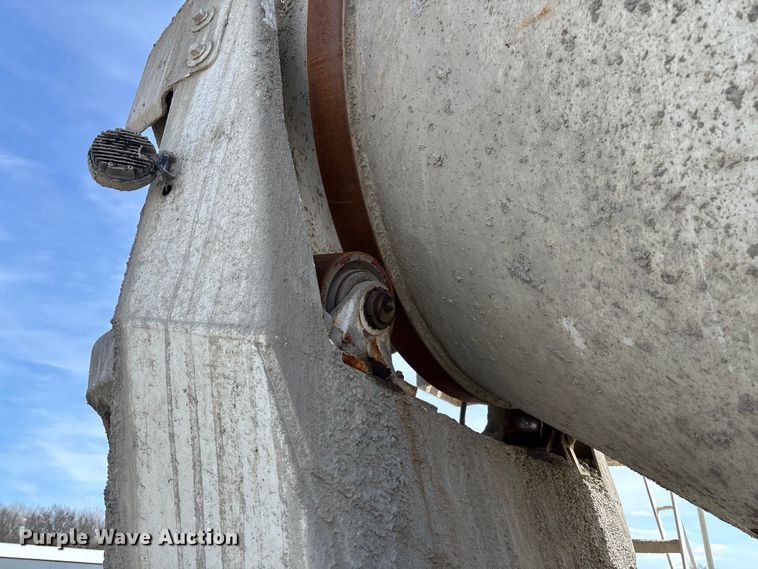 image for item FB3319 2007 Sterling L9500 ready mix truck