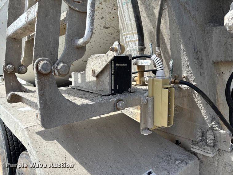 image for item FB3319 2007 Sterling L9500 ready mix truck