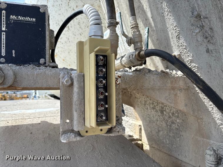 image for item FB3319 2007 Sterling L9500 ready mix truck