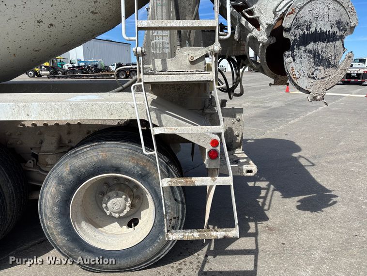 image for item FB3319 2007 Sterling L9500 ready mix truck