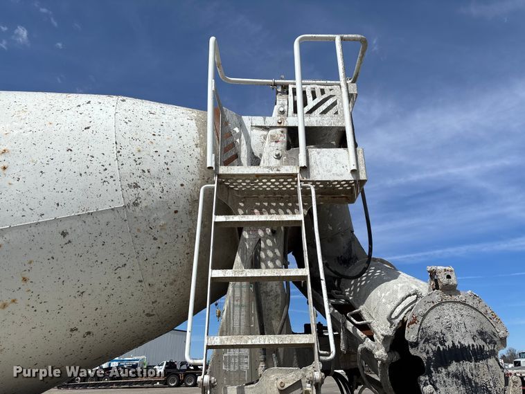 image for item FB3319 2007 Sterling L9500 ready mix truck