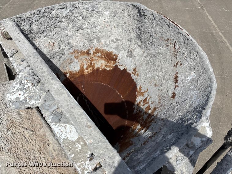 image for item FB3319 2007 Sterling L9500 ready mix truck