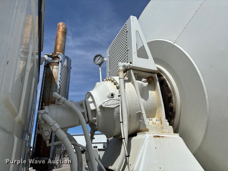 image for item FB3319 2007 Sterling L9500 ready mix truck