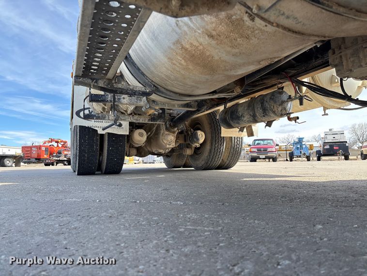 image for item FB3319 2007 Sterling L9500 ready mix truck