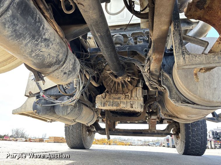 image for item FB3319 2007 Sterling L9500 ready mix truck