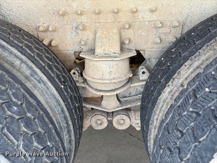 image for item FB3319 2007 Sterling L9500 ready mix truck