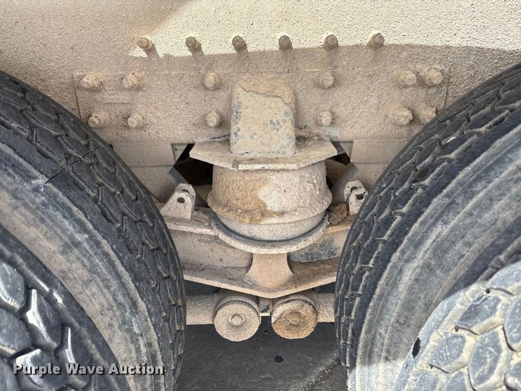 image for item FB3319 2007 Sterling L9500 ready mix truck