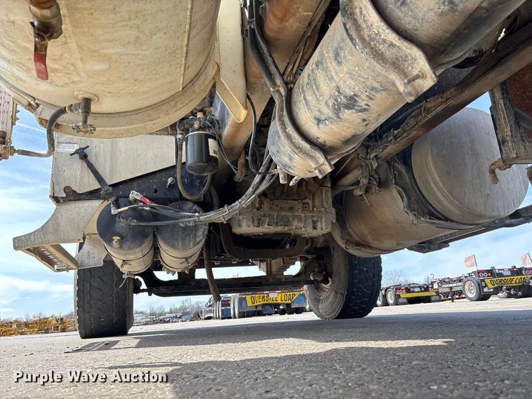 image for item FB3319 2007 Sterling L9500 ready mix truck