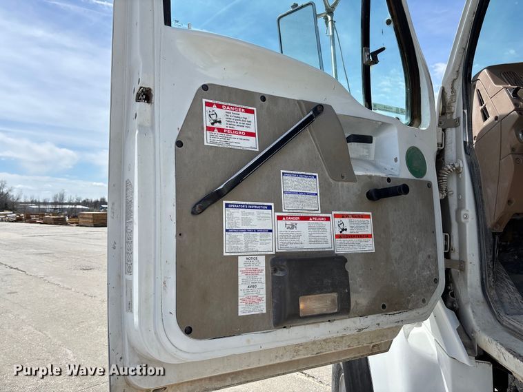 image for item FB3319 2007 Sterling L9500 ready mix truck