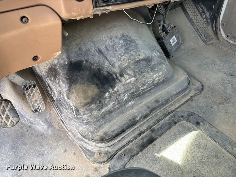 image for item FB3319 2007 Sterling L9500 ready mix truck