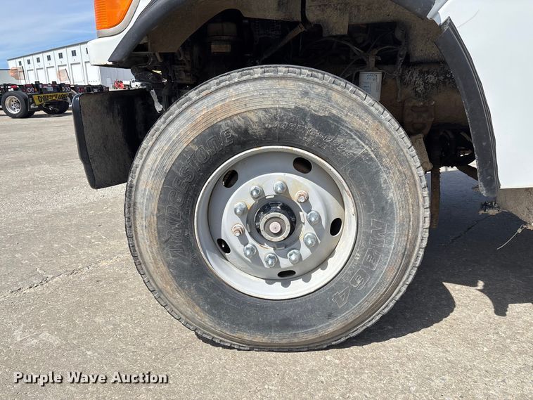 image for item FB3319 2007 Sterling L9500 ready mix truck