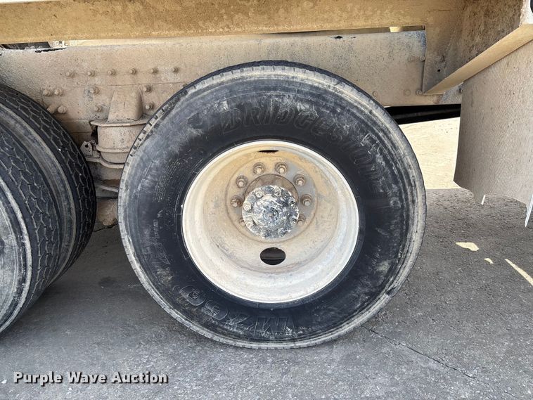 image for item FB3319 2007 Sterling L9500 ready mix truck