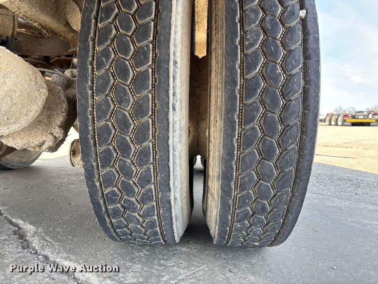 image for item FB3319 2007 Sterling L9500 ready mix truck