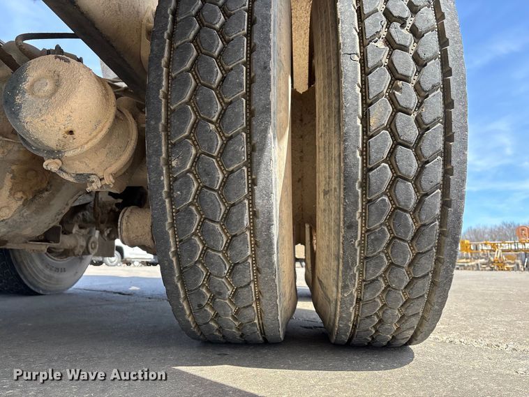 image for item FB3319 2007 Sterling L9500 ready mix truck