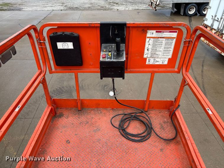 image for item FB3355 JLG 4069LE scissor lift
