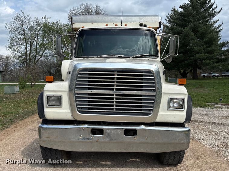 image for item FB3372 1983 Ford LNT8000 dump truck