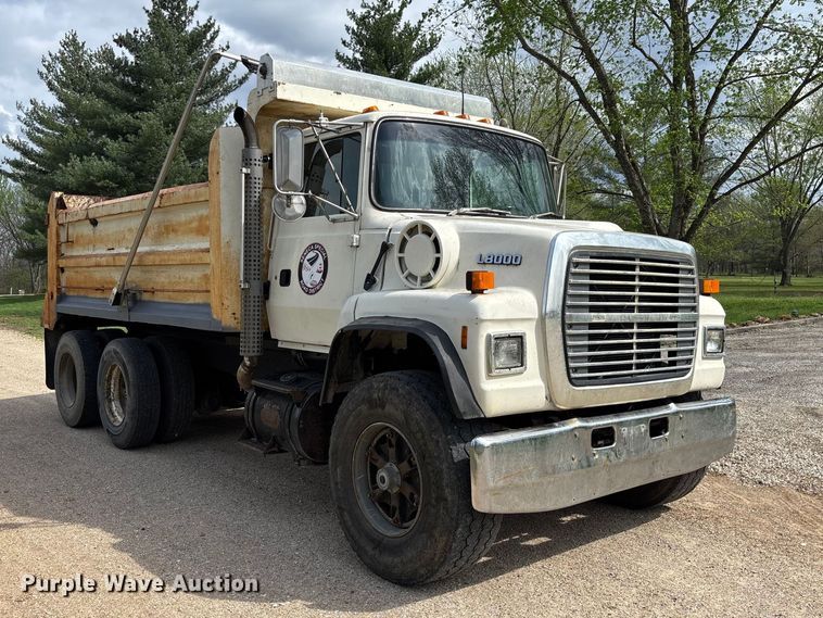 image for item FB3372 1983 Ford LNT8000 dump truck
