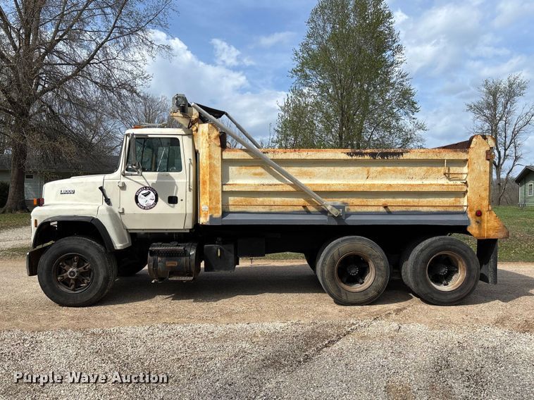image for item FB3372 1983 Ford LNT8000 dump truck