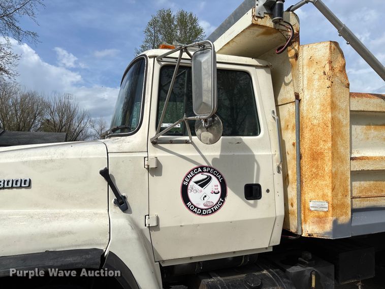 image for item FB3372 1983 Ford LNT8000 dump truck