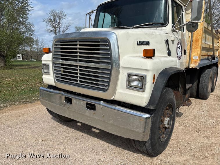 image for item FB3372 1983 Ford LNT8000 dump truck