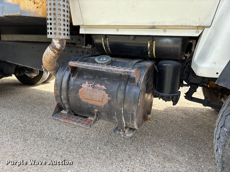 image for item FB3372 1983 Ford LNT8000 dump truck