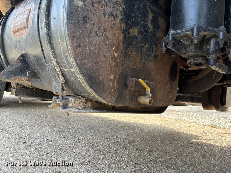 image for item FB3372 1983 Ford LNT8000 dump truck