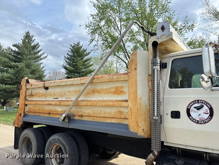 image for item FB3372 1983 Ford LNT8000 dump truck