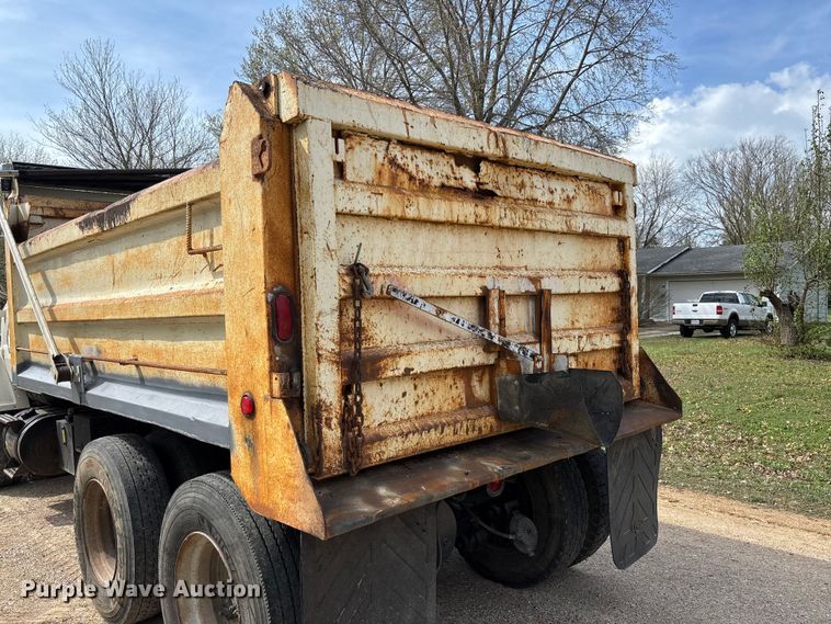 image for item FB3372 1983 Ford LNT8000 dump truck